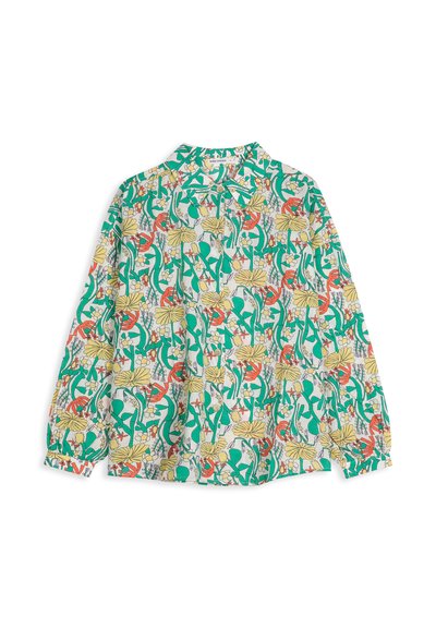 Chemise à manches longues avec boutons, motif floral et feuillage coloré en vert, jaune et rouge sur fond blanc.