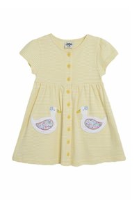 Robe à rayures jaunes avec des manches courtes, fermeture à boutons à l'avant et deux canards appliqués avec des détails floraux sur les poches latérales.