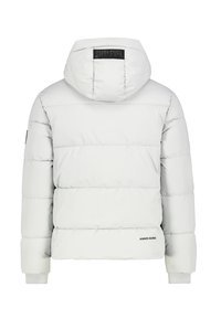 Weiße Steppjacke mit Kapuze, mit horizontalen Steppnähten, gerippten Bündchen und einem Logo auf der Rückseite. Glatte Textur und leichtes Design.