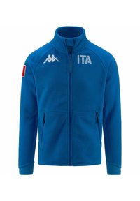 Giacca in pile blu con zip completa, due tasche laterali, logo bianco e testo "ITA" sul petto, e patch del tricolore italiano sulla manica sinistra.