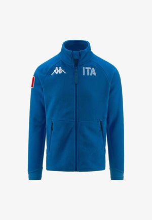 Giacca in pile blu con zip completa, due tasche laterali, logo bianco e testo "ITA" sul petto, e patch del tricolore italiano sulla manica sinistra.