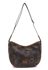 Ruskea olkalaukku, jossa on postimerkkikuvioita, sileä pinta, kaareva muoto ja säädettävä musta hihna. Kullansävyiset yksityiskohdat.