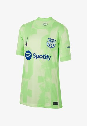 Camiseta de fútbol verde claro con un patrón texturizado, que presenta el logo del FC Barcelona, la marca "Spotify" y un diseño de cuello redondo sólido.