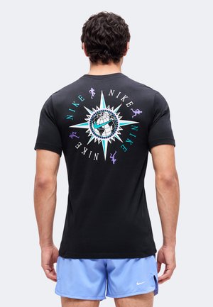 Nike Performance, TEE RUN DNA HO26 - Спортна тениска - black/action grape