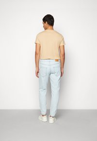 Only & Sons ONSAVI BEAM  - Calças de ganga de corte relaxado - light blue