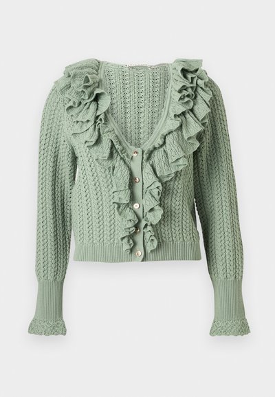 Lichtgroene gebreide cardigan met ruches aan de V-hals, knoopsluiting aan de voorkant, lange mouwen en een textuurpatroon over het hele kledingstuk.