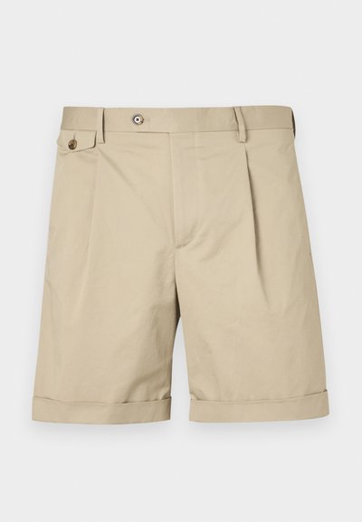 Shorts beiges en mélange de coton, avec des plis avant, une fermeture par bouton et des ourlets roulés pour une touche de design supplémentaire.