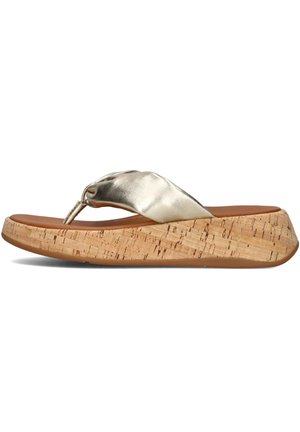 Metallieke gouden teenslipper met een gestructureerde kurken wigzool en zachte bruine voetbed, ontworpen voor comfort en casual gebruik.