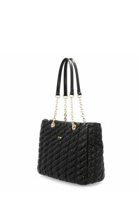 Schwarze, gesteppte Handtasche mit glänzender Oberfläche, goldfarbener Kette und Lederträgern, rechteckige Form, gepolsterte Textur und geprägtem Logodetail.
