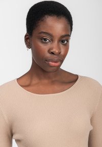 INFLUENCER RUCHED HEM - Strickpullover - beige