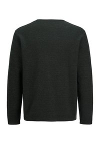 Ciemnozielony dziany sweter, okrągły dekolt, długie rękawy, teksturowany materiał, dół sięga do bioder, minimalistyczny design bez widocznych oznaczeń.