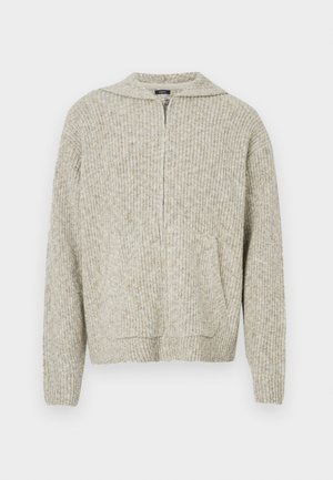 Beiger gestreifter Pullover mit einer Fronttasche, halblangem Reißverschlusskragen und strukturiertem Strickdesign. Hat lange Ärmel und eine lockere Passform.