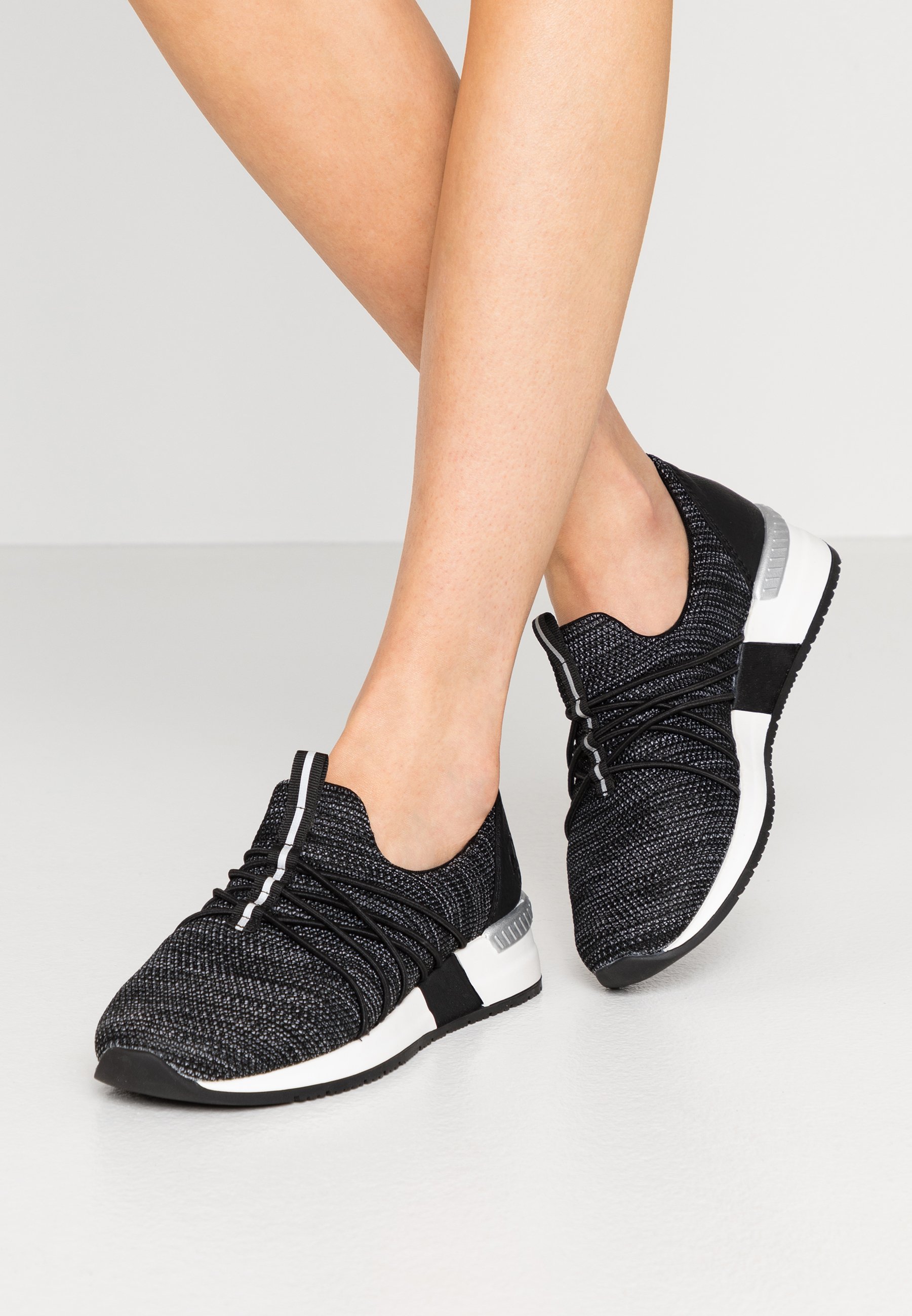 Rieker Slippers - schwarz/weiß Rieker Slippers - schwarz/weiß