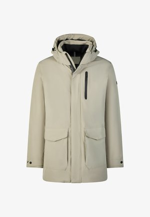 Beige waterdichte jas met capuchon, ritssluiting aan de voorkant, twee grote klepzakken en een borstzak met rits. Gladde textuur en modern ontwerp.