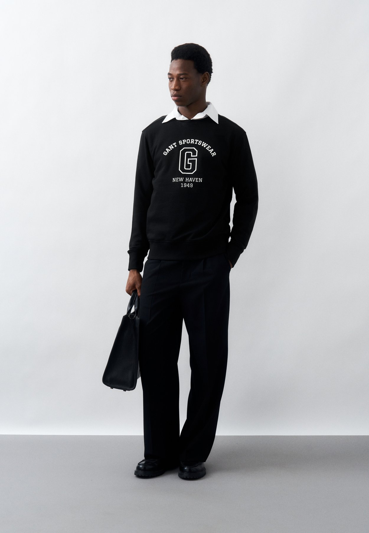 GRAPHIC CREW NECK