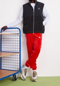 Jordan Väst - black