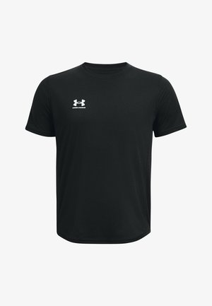 Čierne športové tričko s krátkym rukávom vyrobené z materiálu odvádzajúceho vlhkosť. Na ľavej strane hrude sa nachádza biele logo Under Armour.
