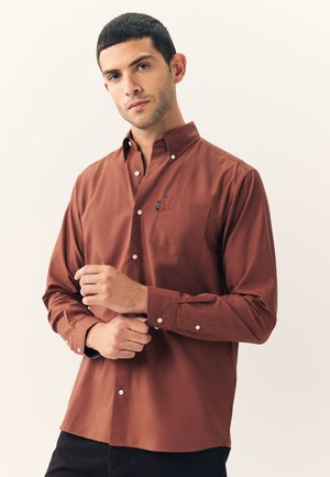 BUTTON DOWN OXFORD FIT - REGULAR FIT - Pluus - rust brown