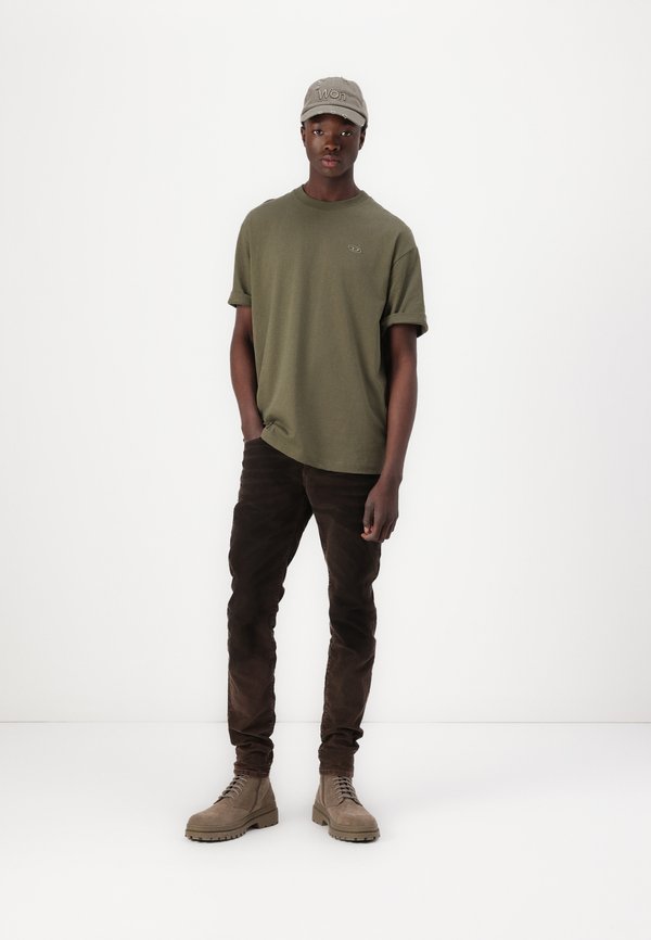 BOGGY MEGOVAL - Print T-shirt - olive4