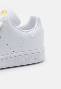 adidas Originals STAN SMITH CF UNISEX - Baskets basses - footwear white/gold metallic