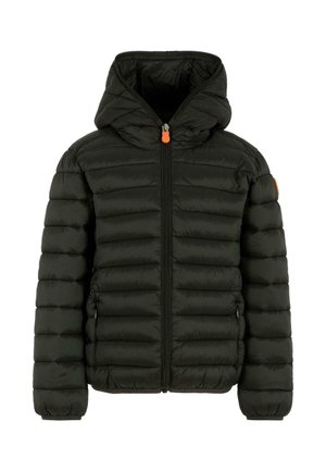 Doudoune noire avec capuche, design matelassé, fermeture éclair à l'avant et tirette orange. Poignets élastiques et petit logo sur la manche.