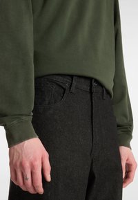 Vans CHECK-5 LOOSE  - Straight leg jeans - black
