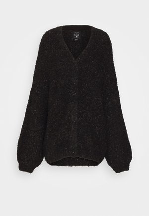 Schwarzer Strickcardigan mit Struktur, V-Ausschnitt, langen voluminösen Ärmeln, Knopfverschluss sowie gerippten Bündchen und Saum.