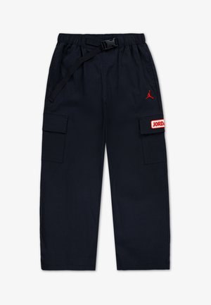 Jordan DEEP DISH PANT - Hlačami s stranskimi žepi - black