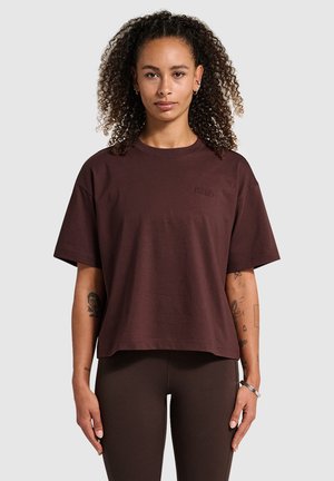 Burgundy cotton t-shirt with a relaxed fit, short sleeves, and a crew neck. Features embroidered logo on the chest. Paired with brown leggings.