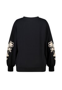 Zwarte sweatshirt met opgeblazen mouwen en beige bloemborduurwerk op elke mouw, voorzien van een geribbelde zoom en kraag.