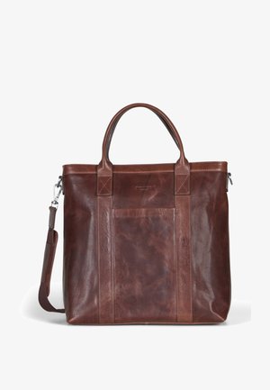 Brun lær tote bag med doble hanke, justerbar skulderrem og frontlomme. Teksturert overflate med subtile variasjoner i farge.