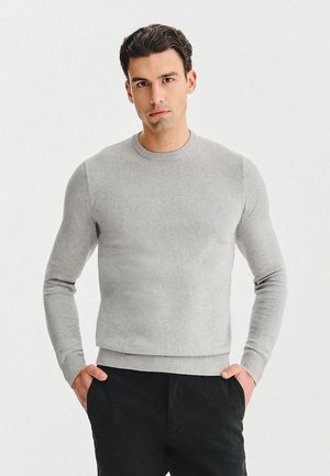 - Sweter
