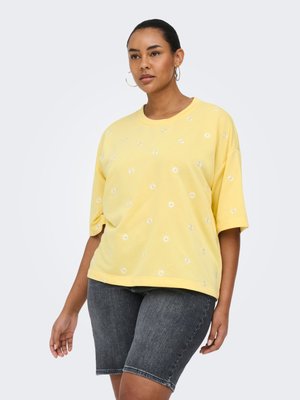 ONLY Carmakoma CARLUNA - Marškinėliai su spaudiniu - sunlight