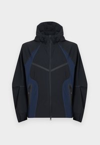 Μαύρο και σκούρο μπλε φαρδύ μπουφάν με κουκούλα, πλήρης φερμουάρ στο μπροστινό μέρος, δύο τσεπάκια με φερμουάρ στα πλάγια και ελαστικές μανσέτες στα μακριά μανίκια.