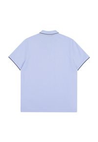 Jasnoniebieska koszulka polo o gładkiej fakturze, z krótkimi rękawami, kołnierzykiem z kontrastowym ciemnym wykończeniem oraz prostym dołem.