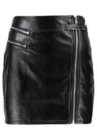 Mini jupe en cuir noir avec une texture lisse, deux zips à l'avant et une fermeture éclair sur le côté avec des passants de ceinture.