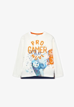 Hvid skjorte med lange ærmer med farverig grafik af en spillecontroller og teksten "PRO GAMER LET'S PLAY MOVE" på fronten.
