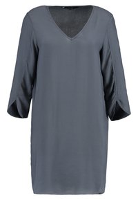 Szara sukienka za kolana wykonana z gładkiego, lekkiego materiału. Posiada dekolt w serek oraz rękawy do łokcia w luźnym fasonie.