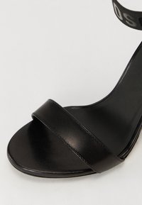 Love Moschino LOGO WRAPPED - Sandali con cinturino - black