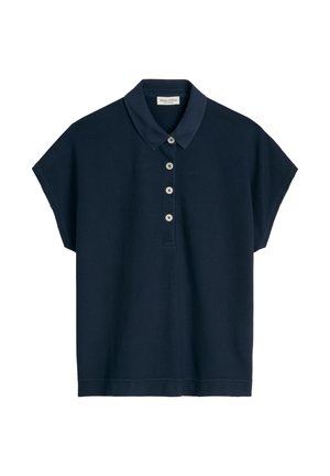 Polo bleu marine à manches courtes avec col ouvert et quatre boutons blancs sur le devant.