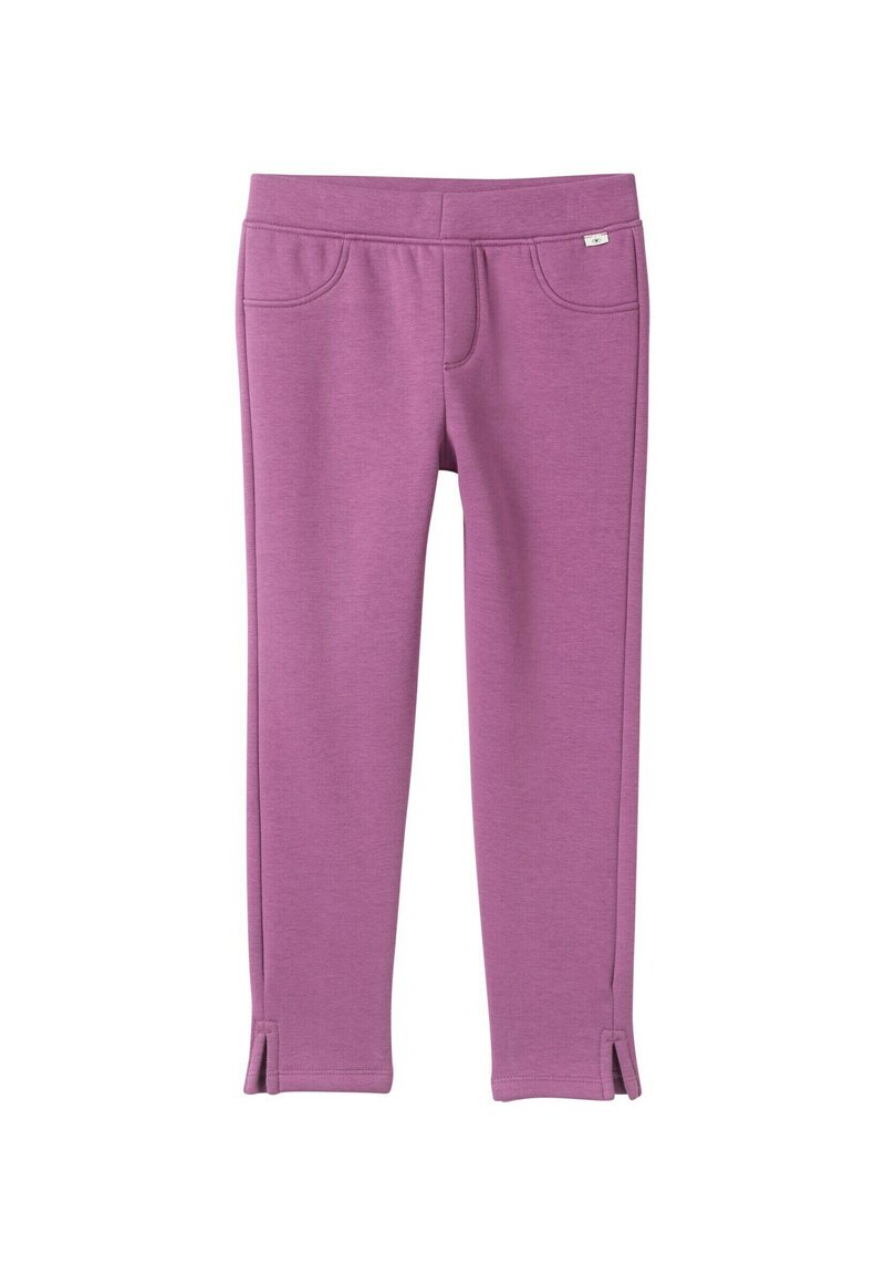Leggings elásticos morados con dos bolsillos frontales, costuras de acento y pequeñas hendiduras en el dobladillo. Textura suave y diseño ajustado.