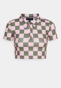 Polo shirt accorciato in motivo a quadri verde e rosa, realizzato in tessuto morbido. Presenta un colletto e chiusura con bottoni rosa.