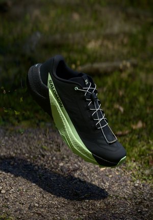 PULSAR - Sapatilhas de trail running - black/patina green