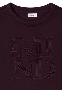 Burgundská mikina s kulatým výstřihem, s vyvýšeným výšivkou "open MIND" v mírně tmavší barvě. Vyrobena z měkké tkaniny.