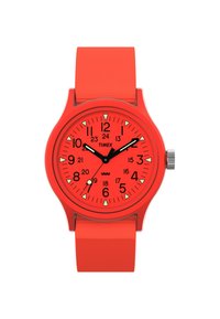 Montre Timex avec un boîtier et un bracelet en silicone rouge de forme ronde. Aiguilles des heures et des minutes noires, marqueurs d'heure blancs, et un affichage de la date sur un cadran rouge.