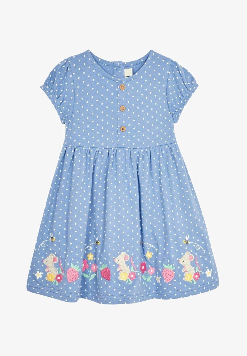 Robe bleue pour tout-petit avec des pois blancs, trois boutons marron, et des broderies de souris, d'abeilles, de fraises et de fleurs le long de l'ourlet.