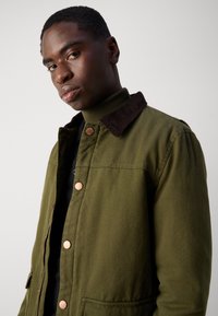 INDICODE JEANS Könnyű dzseki - olive