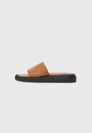 Slippers - cognac