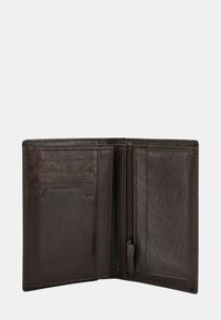 Portefeuille en cuir marron avec plusieurs emplacements pour cartes, un compartiment zippé et une texture lisse. Le design ouvert met en avant ses caractéristiques d'organisation.