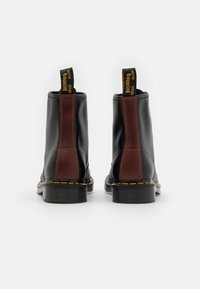 Dr. Martens Stivaletti stringati - black